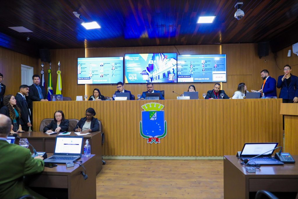 Vereadores derrubam 15 vetos do Executivo Municipal e mantêm&nbsp;dois