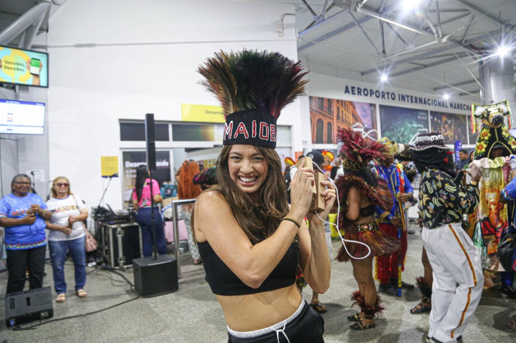 Famosos como a ex-BBB Beatriz Reis também se encantaram com a cultura maranhense (Foto: Handson Chagas)