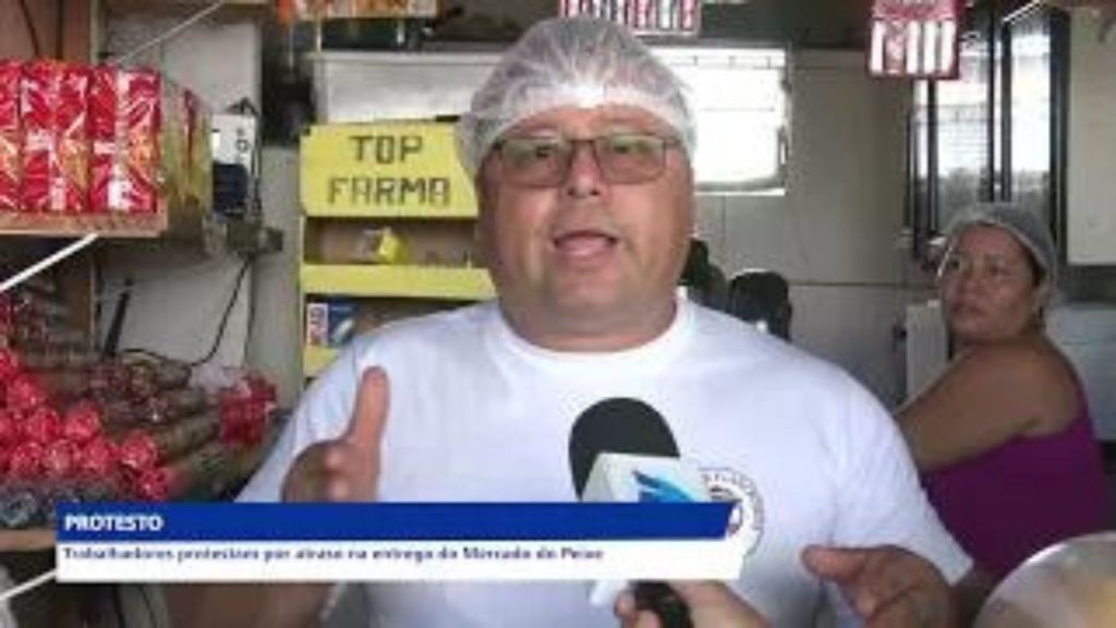 TRABALHADORES SE MANIFESTAM COBRANDO ENTREGA DA OBRA NO MERCADO DO PEIXE EM SÃO LUÍS