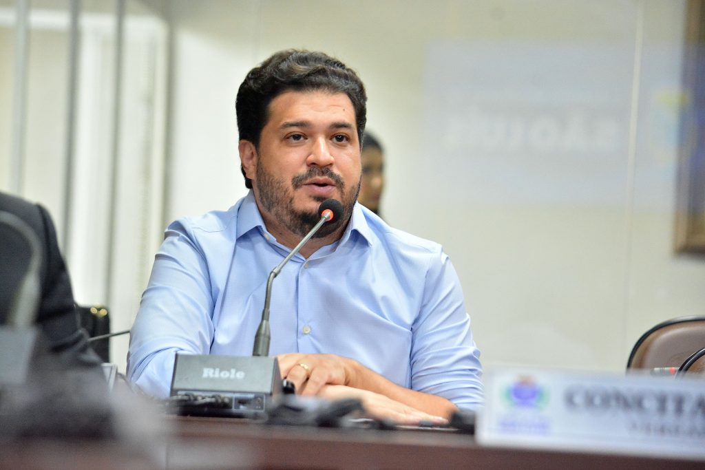 Ex-secretário de Saúde alega déficit de R$ 400 mil para justificar contratos&nbsp;emergenciais