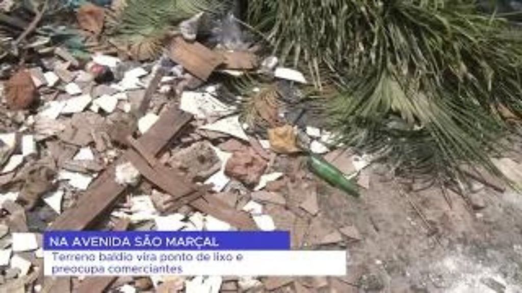 TERRENO BALDIO NA AVENIDA SÃO MARÇAL CAUSA TRANSTORNO A MORADORES E COMERCIANTES NO JOÃO&nbsp;PAULO