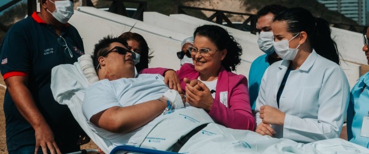Rotina de paciente do Hospital Dr. Carlos Macieira é transformada com passeio para conhecer o&nbsp;mar