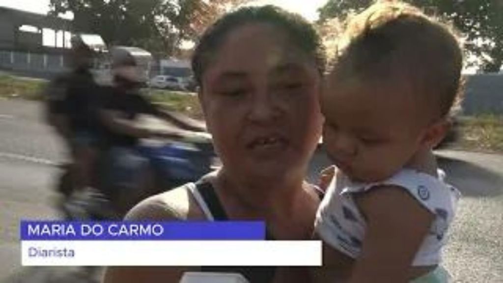 MORADORES DO TIBIRI SOFREM COM ESGOTO ESTOURADO PRÓXIMO A PARADA DE&nbsp;ÔNIBUS