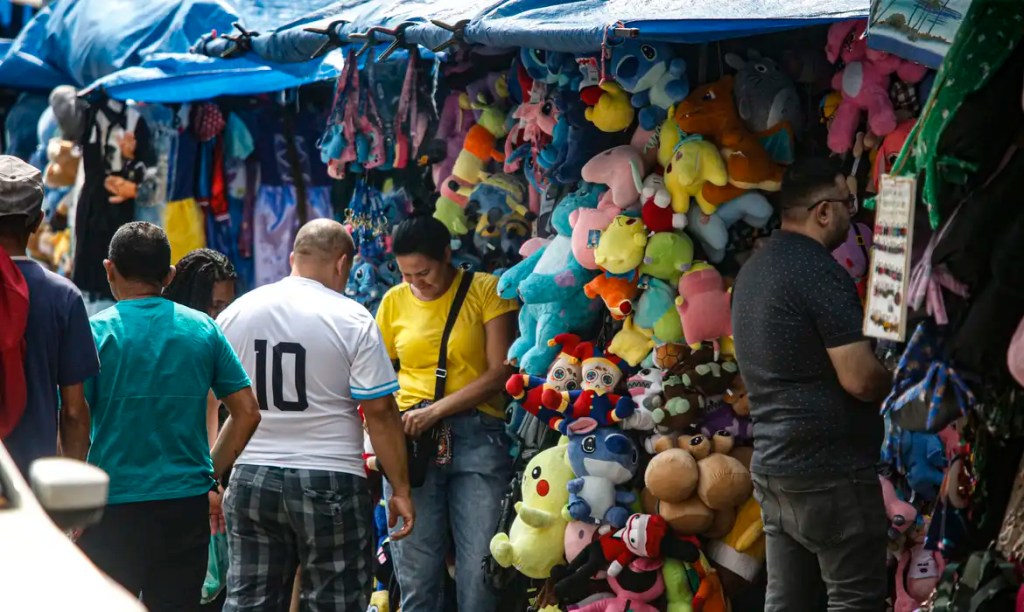 Comércio recua 0,3% em agosto, mas acumula alta em&nbsp;2024