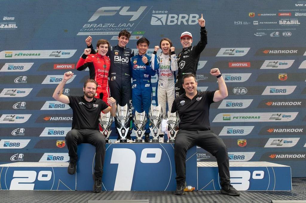 Ciro Sobral celebra título por equipes da Fórmula 4 Brasil&nbsp;2024