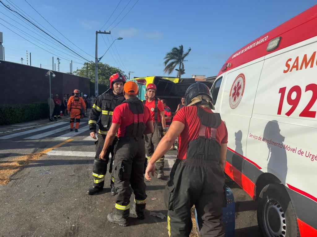 Colisão entre caminhão e ônibus deixa 12 feridos em São Luís