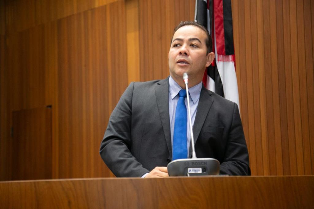 Deputado denuncia abandono de obras de asfaltamento em&nbsp;Imperatriz