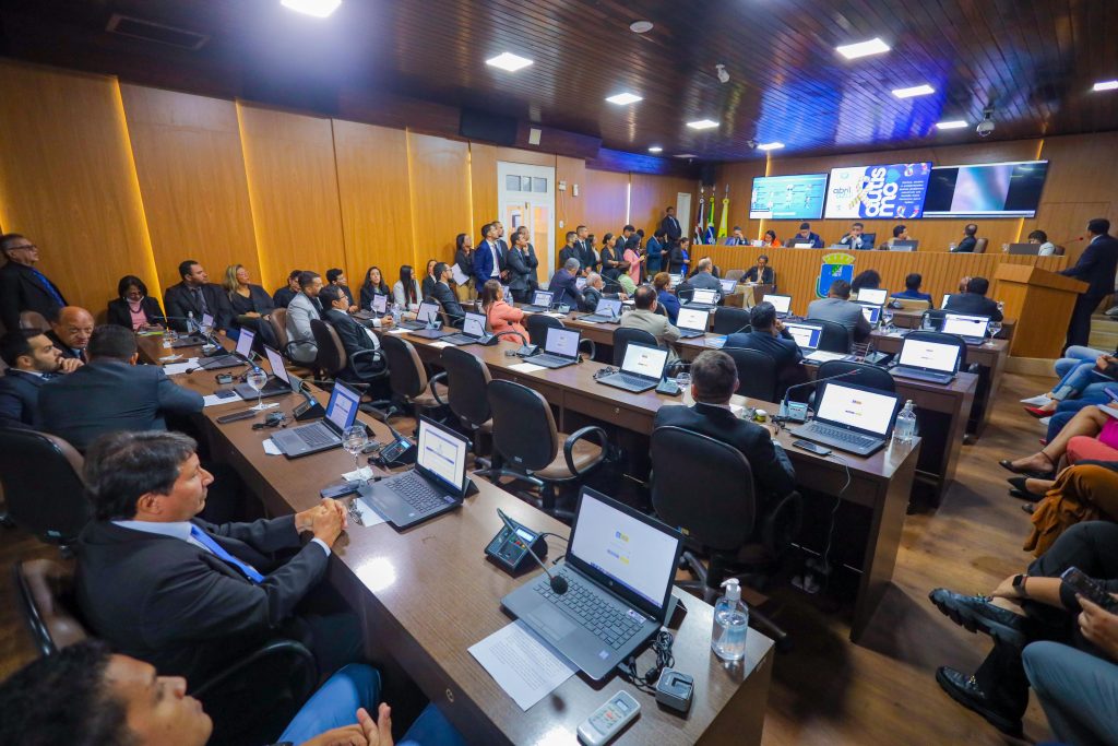 Vereadores pedem instalação e reparo da iluminação pública em bairros da capital