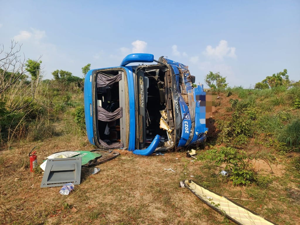 Colisão frontal na BR-230 deixa um morto e quatro feridos em Sambaíba