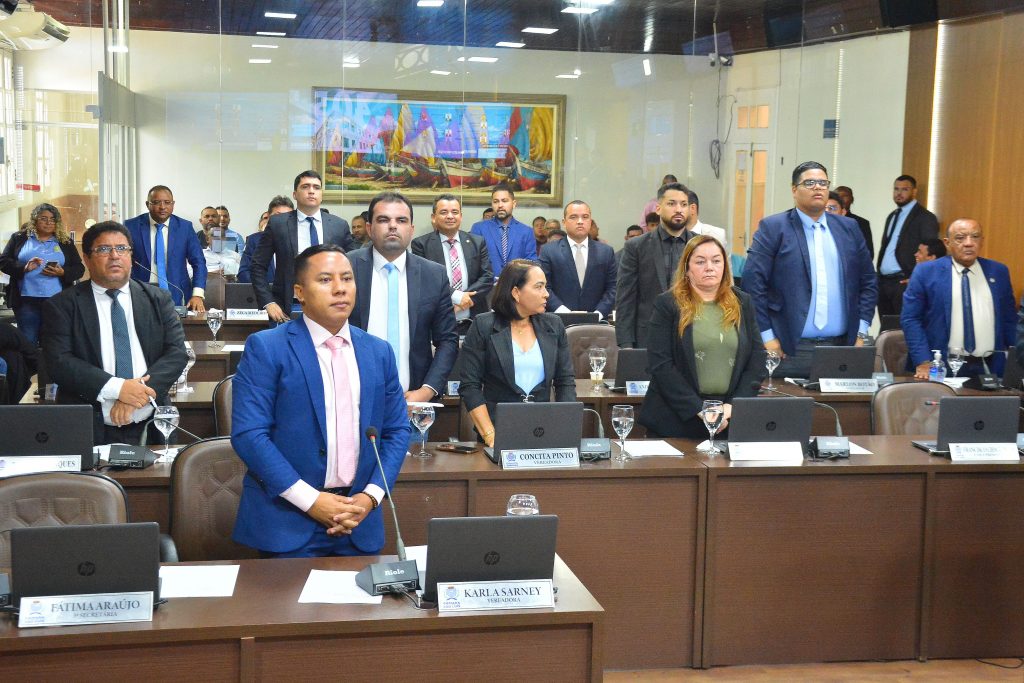 Prefeito sanciona leis que homenageiam advogado e priorizam famílias de pessoas com TEA ou Síndrome de Down