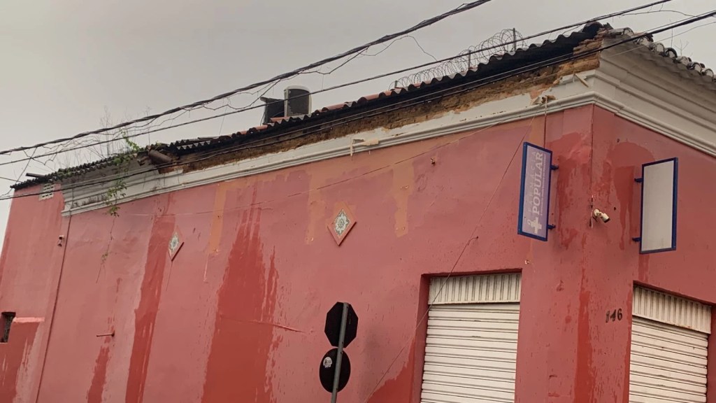 Casarão no Centro de São Luís tem parte do teto&nbsp;desabada