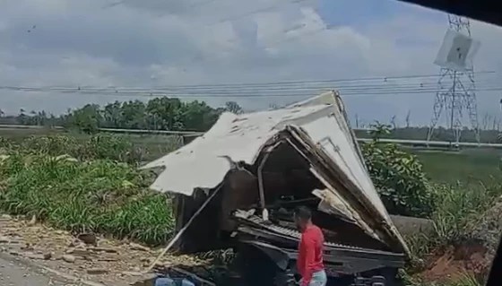 Grave acidente entre caminhões deixa feridos e causa lentidão na BR-135