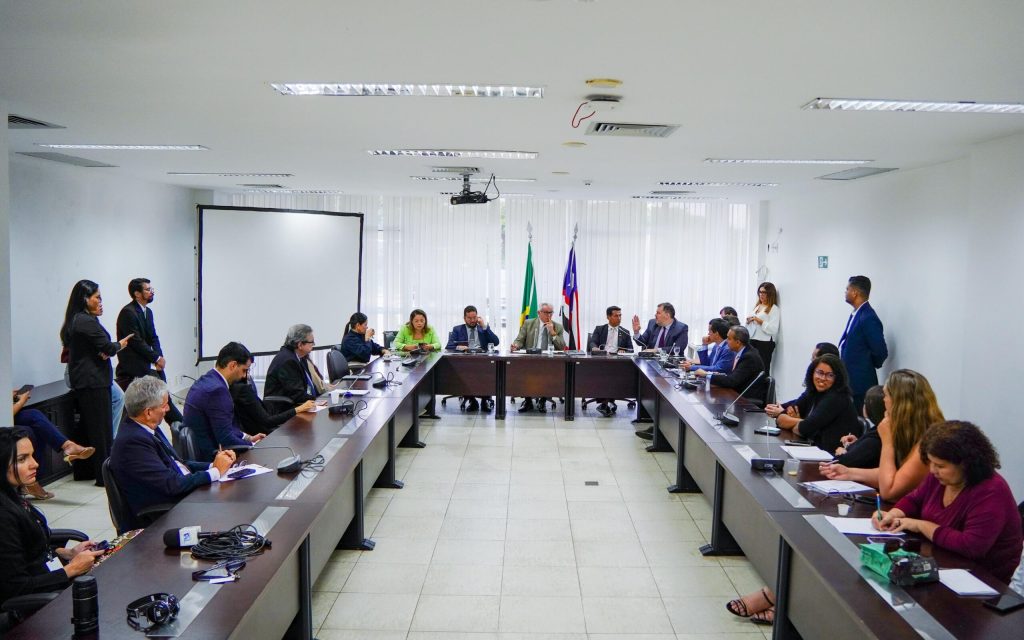Assembleia debate obras inacabadas da educação e alerta para risco de perda de recursos