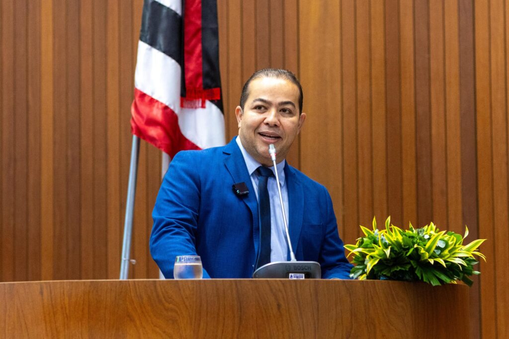 Prefeito de Imperatriz sanciona reajuste salarial para profissionais da Rede Municipal de&nbsp;Ensino