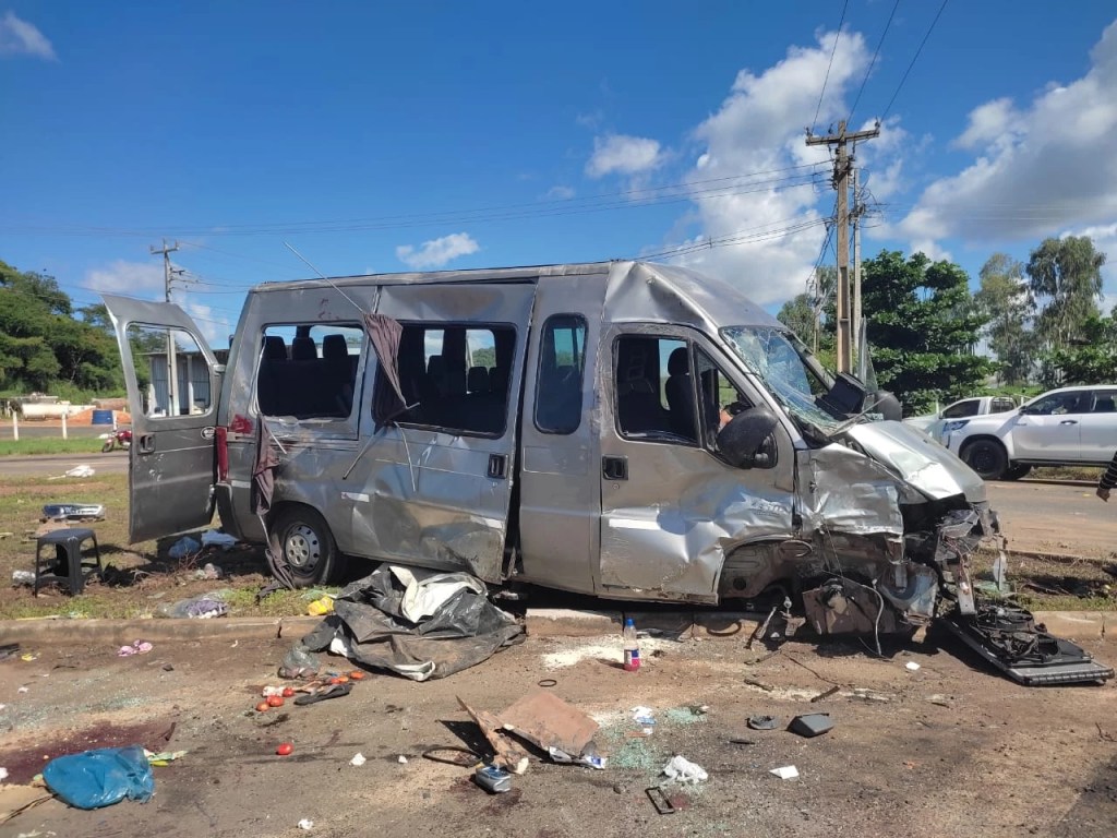 Acidente entre van e caminhonete deixa 11 feridos na BR-226, em&nbsp;Matões