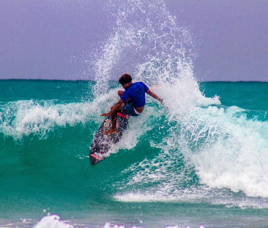 Kadu Pakinha encara maratona de competições e busca destaque no cenário nacional do&nbsp;surf