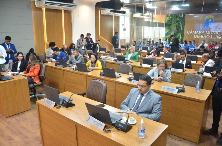 Vereadores solicitam melhorias na iluminação e manutenção de praças em São Luís