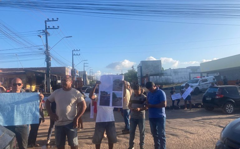 Moradores do Alto do Turu bloqueiam principal via em protesto por melhorias na&nbsp;infraestrutura