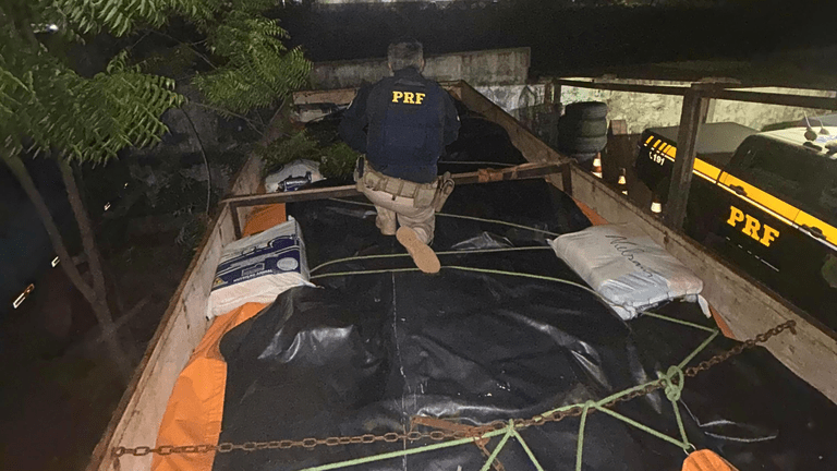 PRF apreende 6 toneladas de queijo coalho transportado de forma irregular em Caxias&nbsp;(MA)