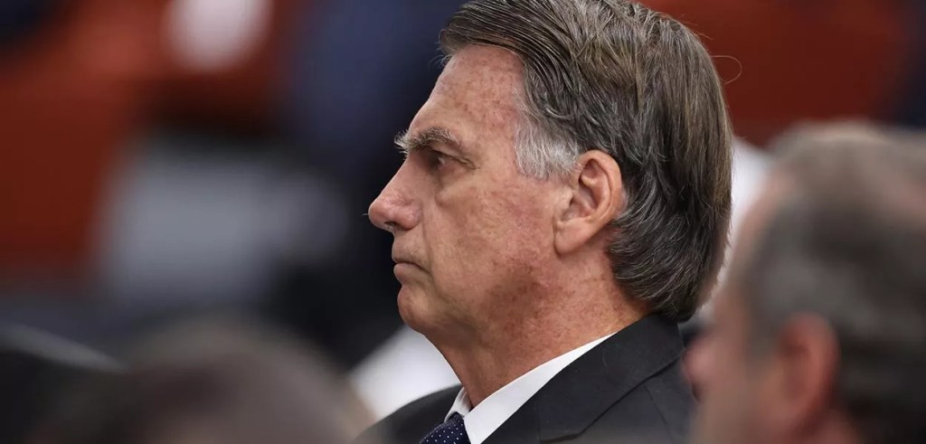 STF impõe medidas cautelares a Jair Bolsonaro, que passa a usar tornozeleira eletrônica