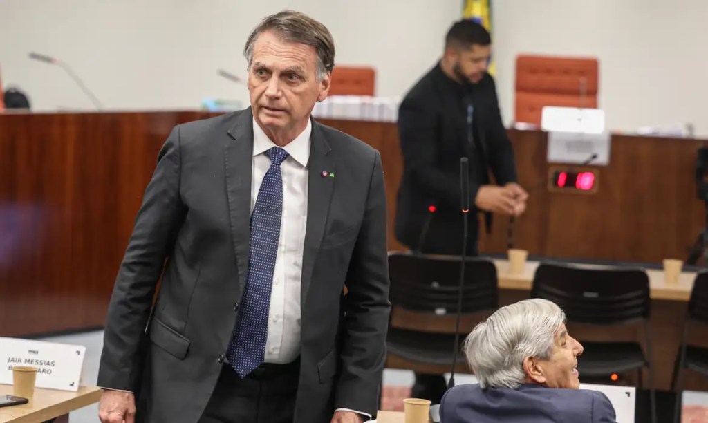 STF decreta prisão domiciliar de Jair Bolsonaro por descumprimento de medida&nbsp;cautelar