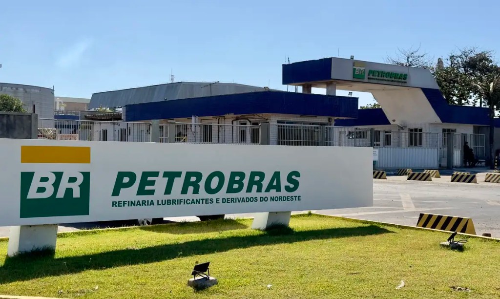 Petrobras lucra R\$ 26,7 bilhões no 2º trimestre e amplia investimentos no&nbsp;pré-sal