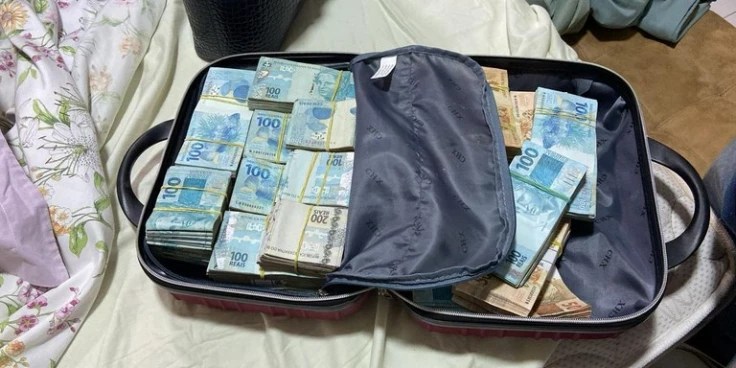 PF investiga secretária e mãe do prefeito de Caxias por falsificação e exercício ilegal da&nbsp;medicina