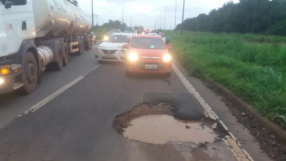 Engavetamento com cinco veículos causa lentidão na BR-135, em São&nbsp;Luís