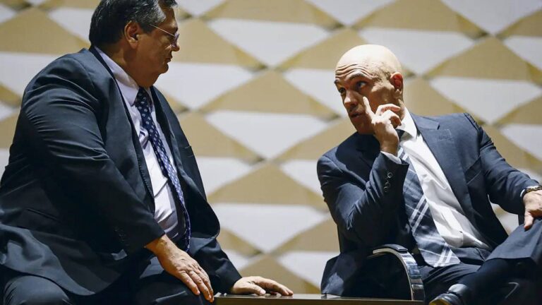 Investigação da PF busca identificar autores de ameaças nas redes sociais após voto de Flávio Dino contra&nbsp;Bolsonaro