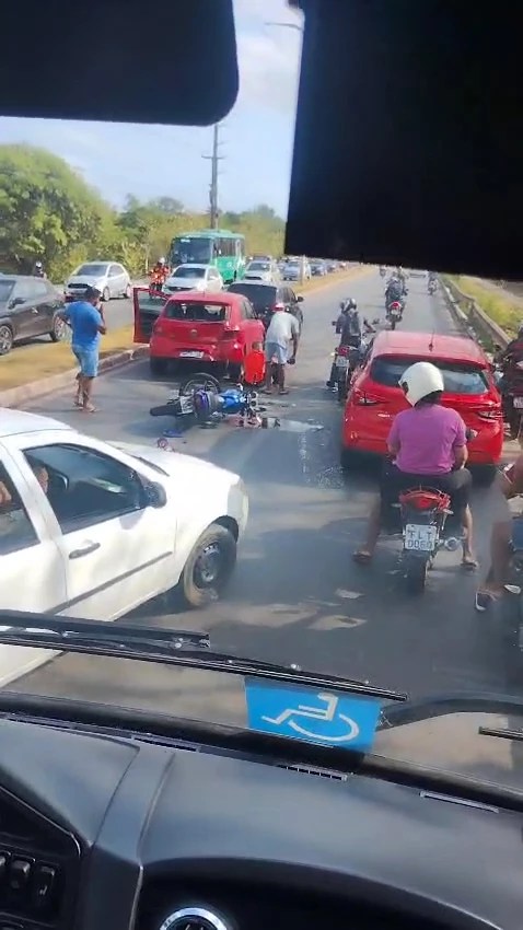 Acidente com quatro veículos causa congestionamento na avenida dos Portugueses, em São&nbsp;Luís