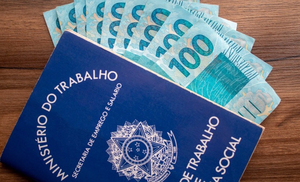 Novo salário mínimo de R$ 1.621 começa a ser pago aos trabalhadores nesta&nbsp;segunda-feira
